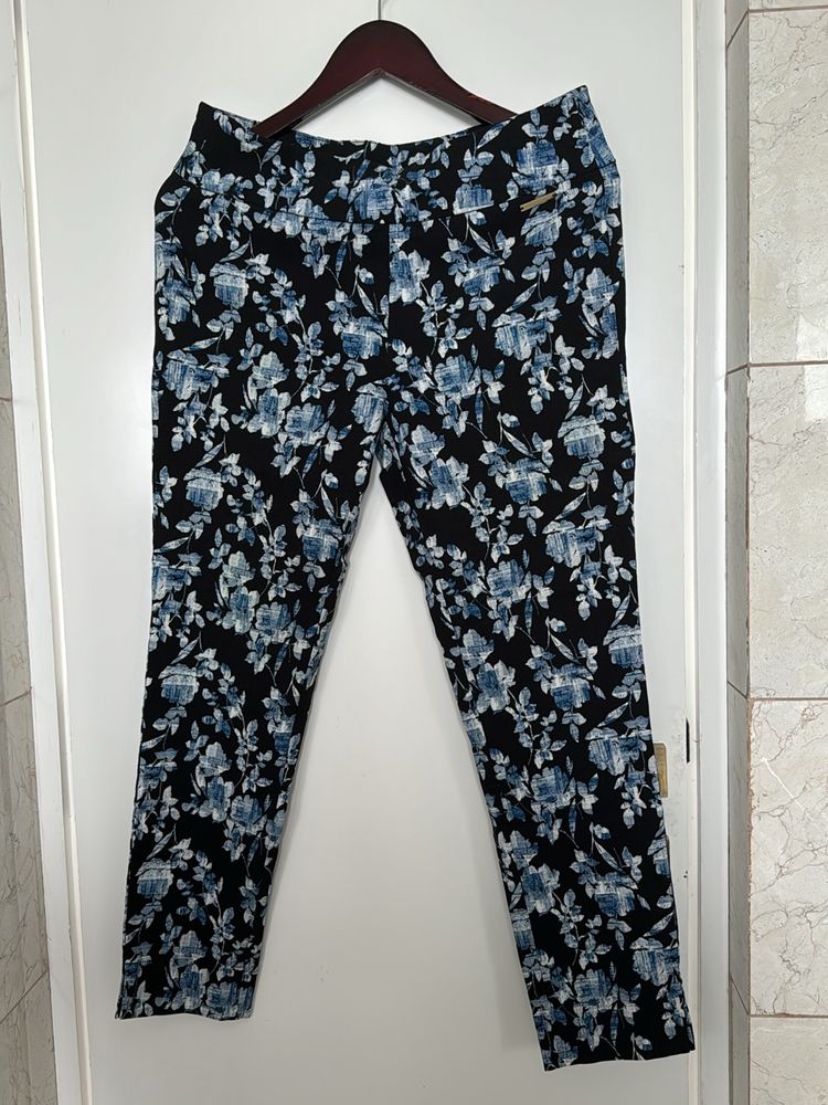 Black And Blue Printed Jeggings 32 Size