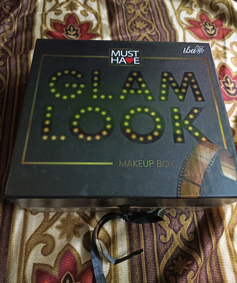 Iba Must Have Glam Loook Makeup Box