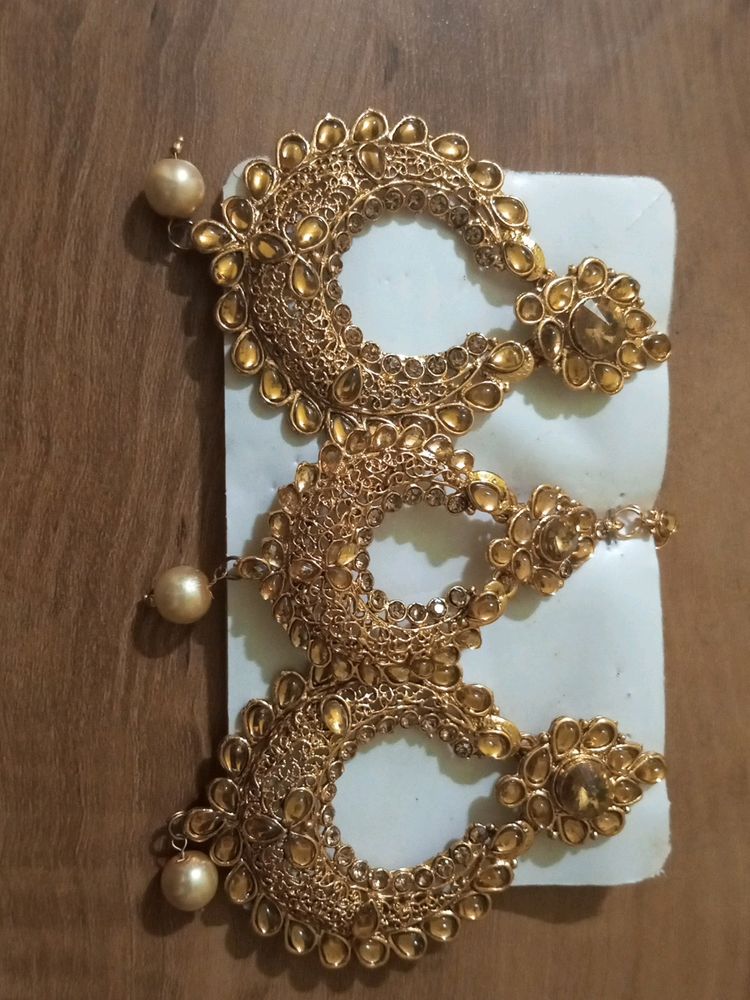 Kundan & Pearls Earrings & Maangtikka Set