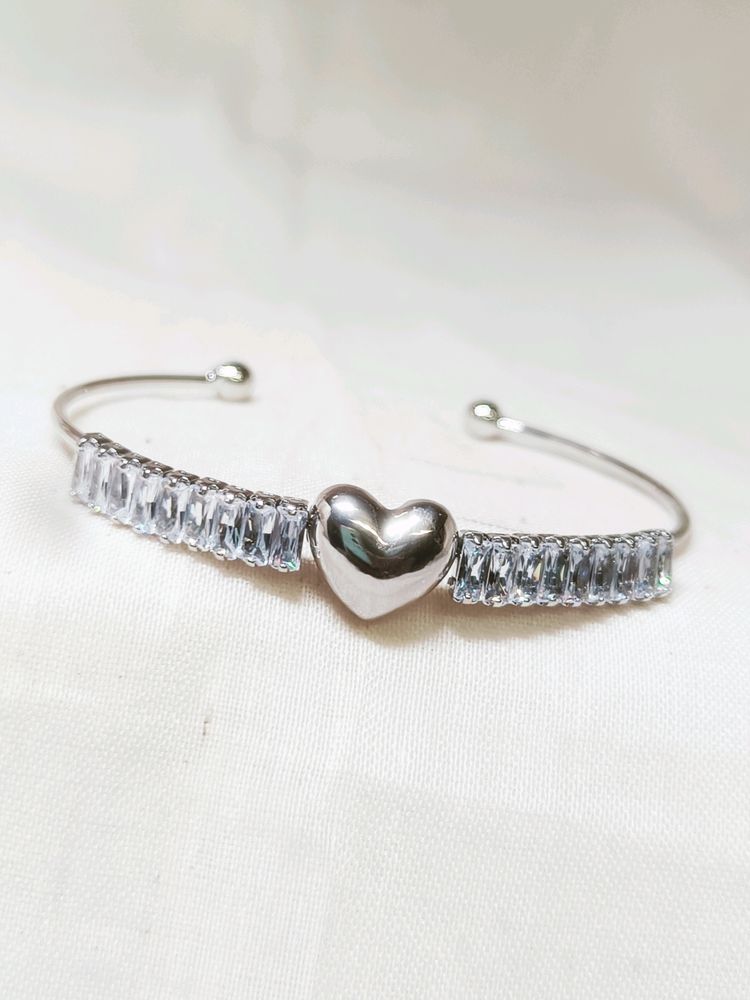 Brane New Heart Shaped Bracelet - Silver