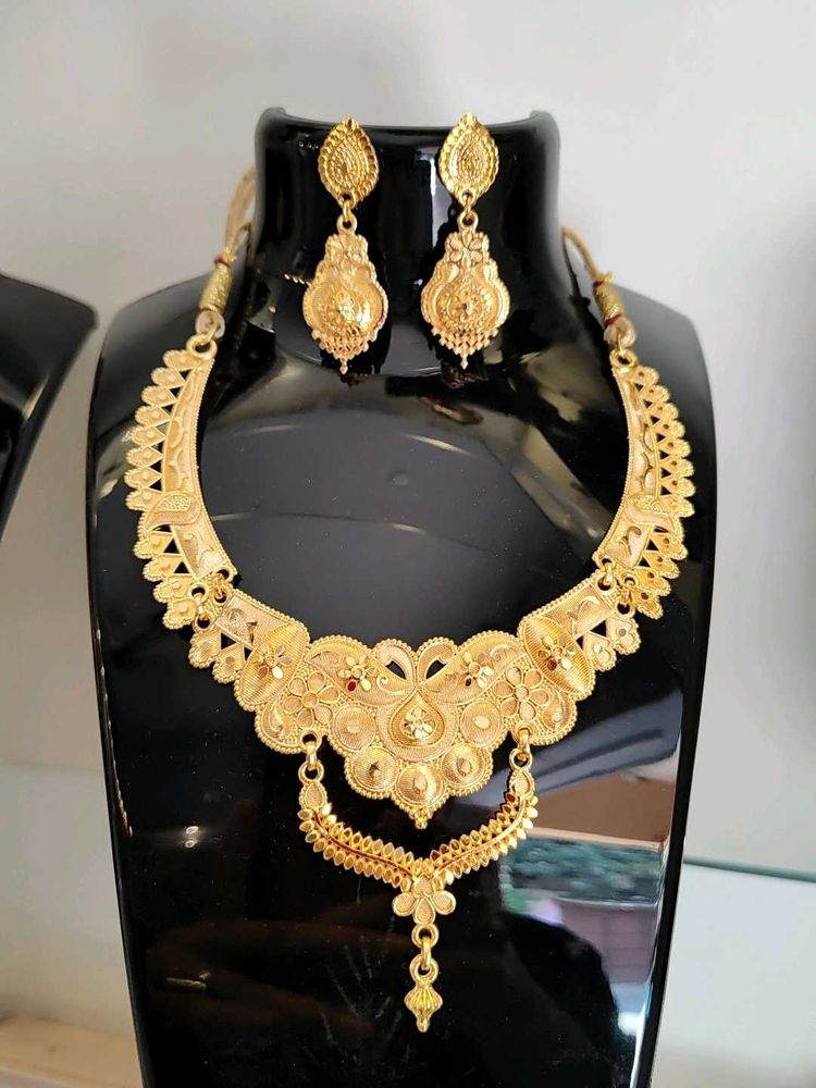 Golden Necklace And Earrings Set