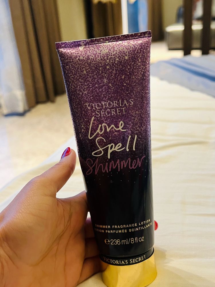 Sealed-Victoria’s Secret Shimmer Body Lotion