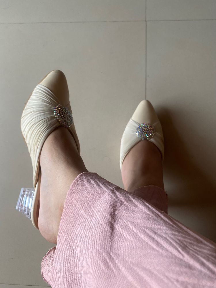 New 5|38 Pointed Toe  2 Inch Heels