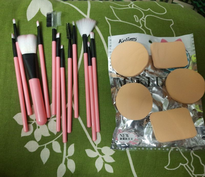 (NEW) MAKE-UP BRUSHES AND MAKE-UP SPONGES
