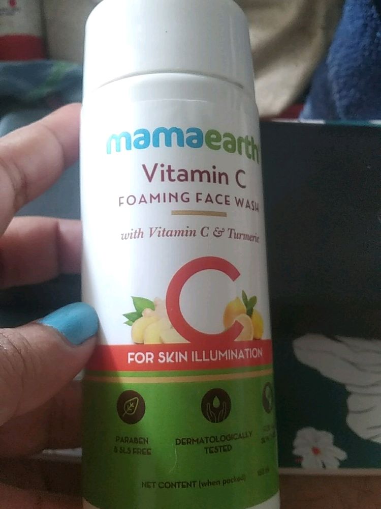 Mama Earth Vitamin C Foaming Face Wash With Vitamin C And Turmeric