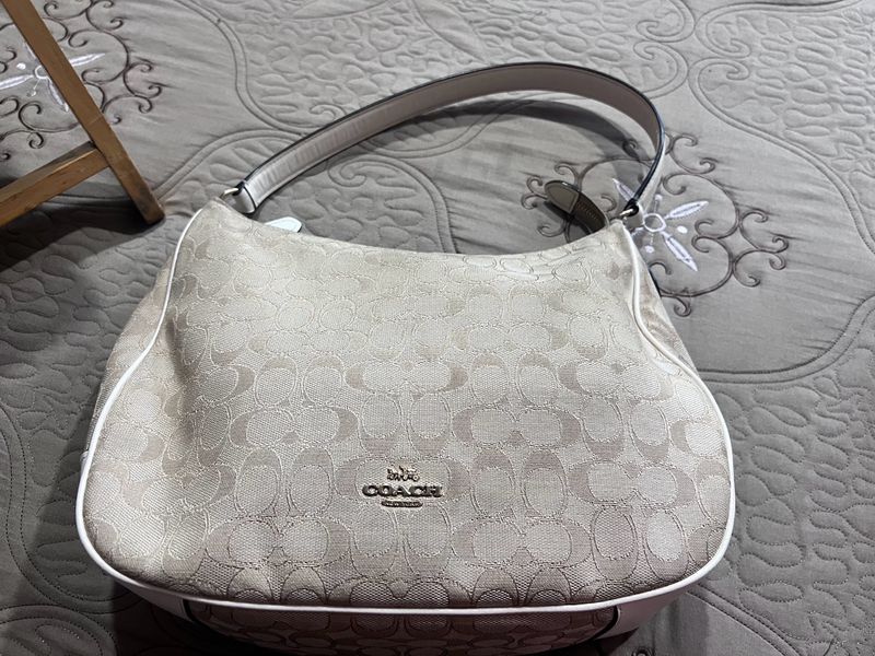 Coach handbag - Shoulder Bag -79% Off