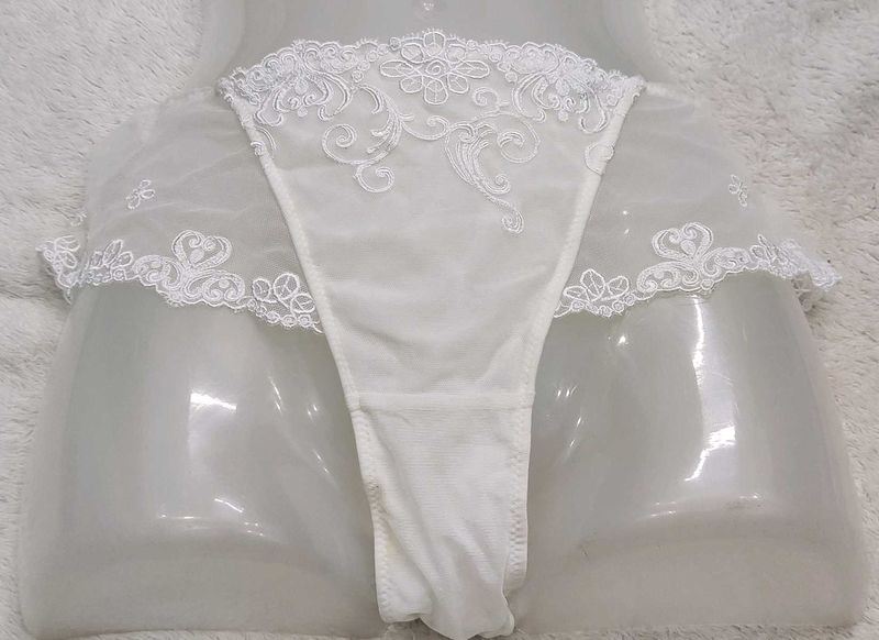 32 Size White Look