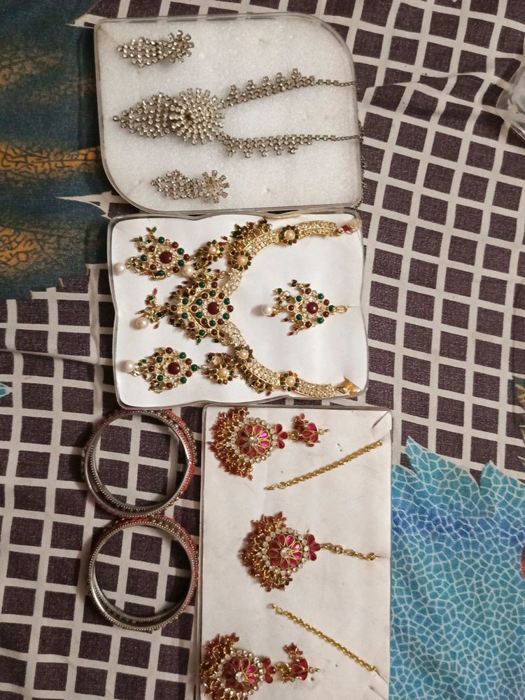 3 Jewelery Sets With 4  Bangles