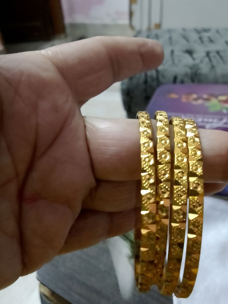 New Artificial Golden Bangles Size_2.4.