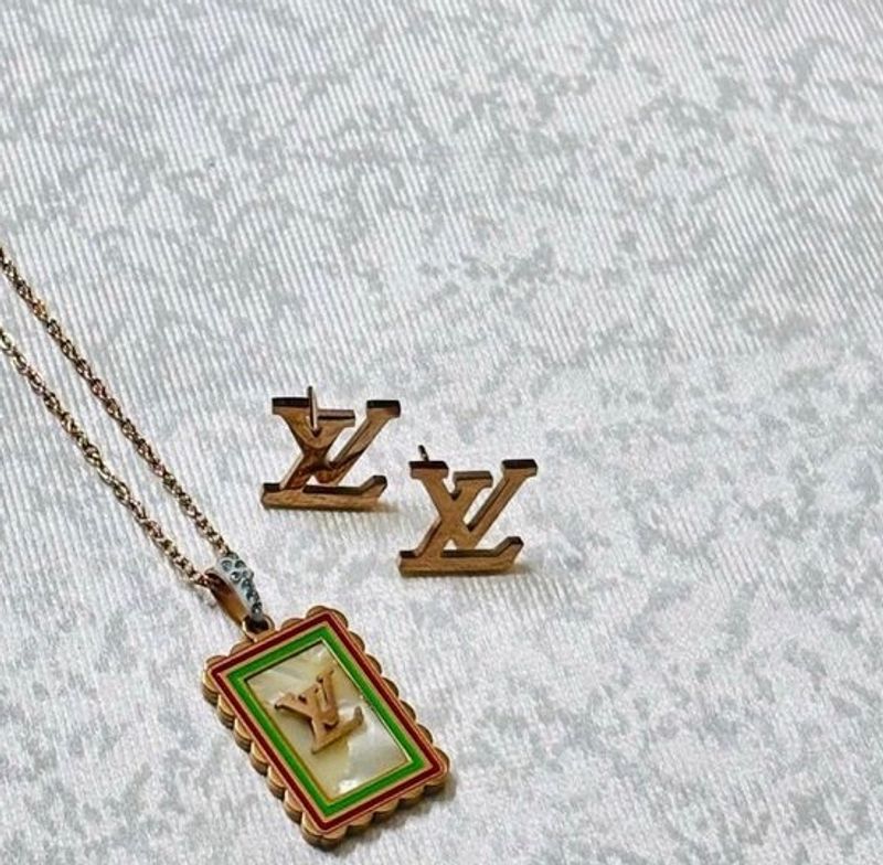 LV ROSE GOLD pendant Set With Studs Anti tarnish