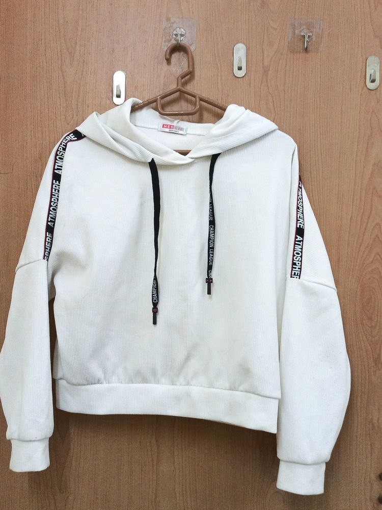 WHITE SWEATSHIRT/ HOODIE