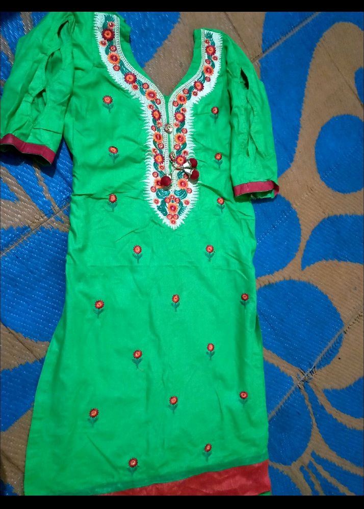 Simple Straight Thread Kurti