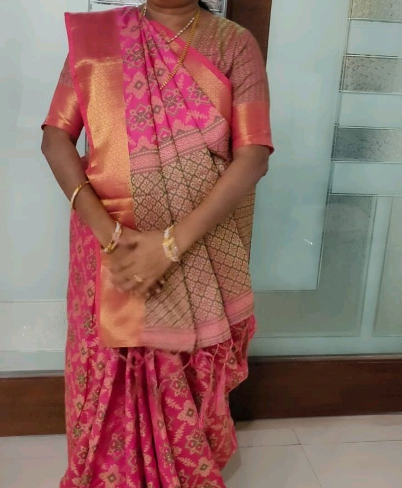 Saree With Blouse