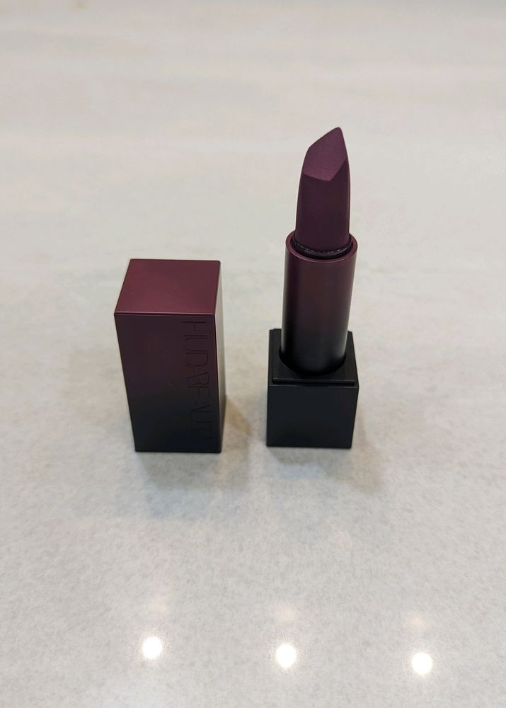 Huda Beauty Power Bullet Lipstick 🫶💕