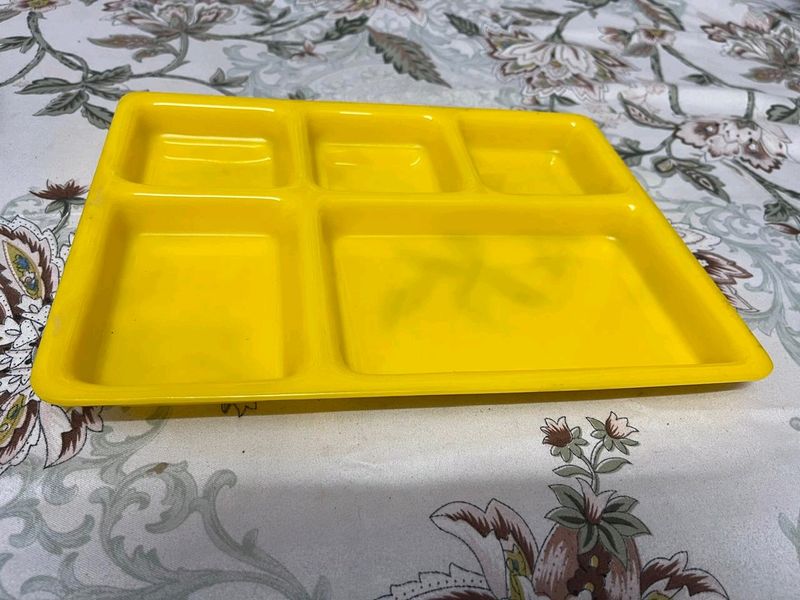 Yellow Compartment Dinner Plates Made Of Plastic