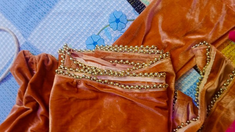 Velvet kurta set and dupatta.