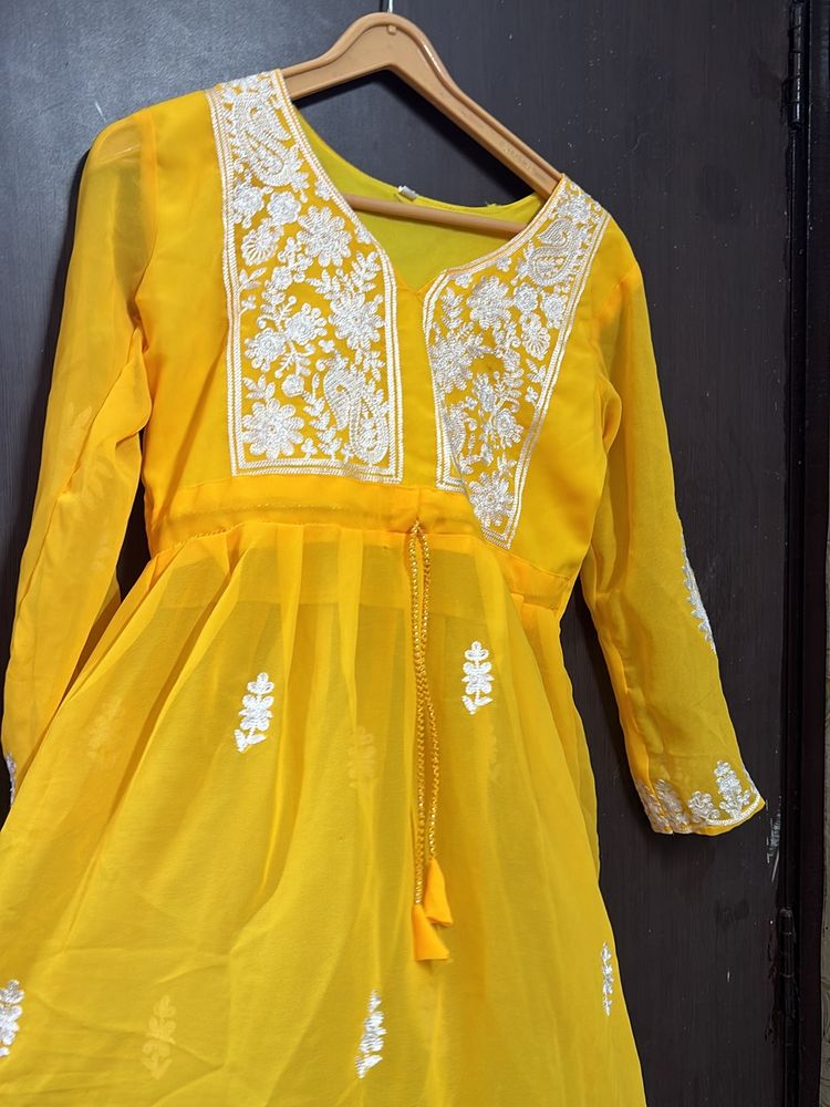 I Am Selling Yellow Short  Chikankari Kurta