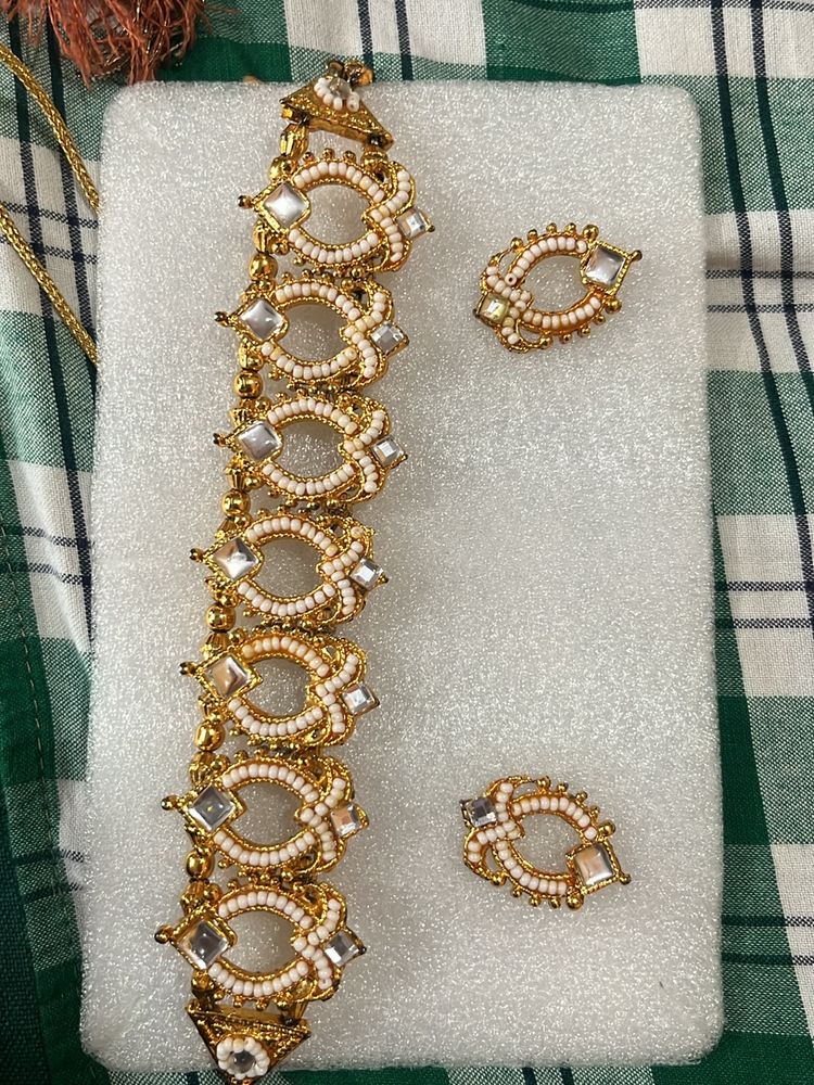 Choker With Earrings