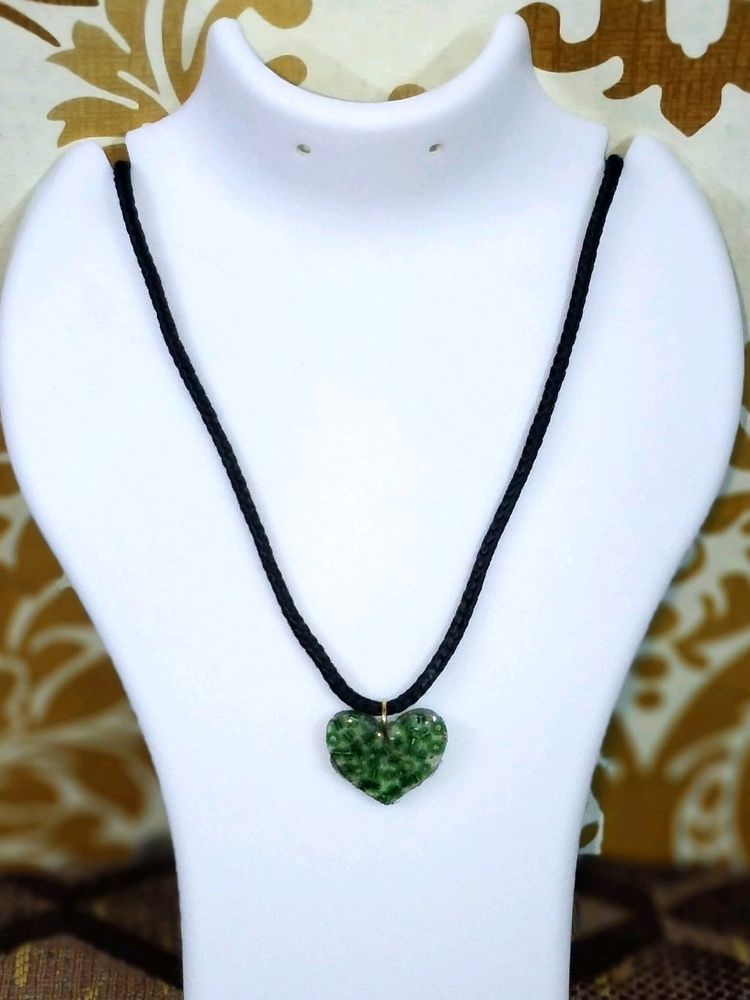 Pendent green stones heart Resin/Rhinestone/trend