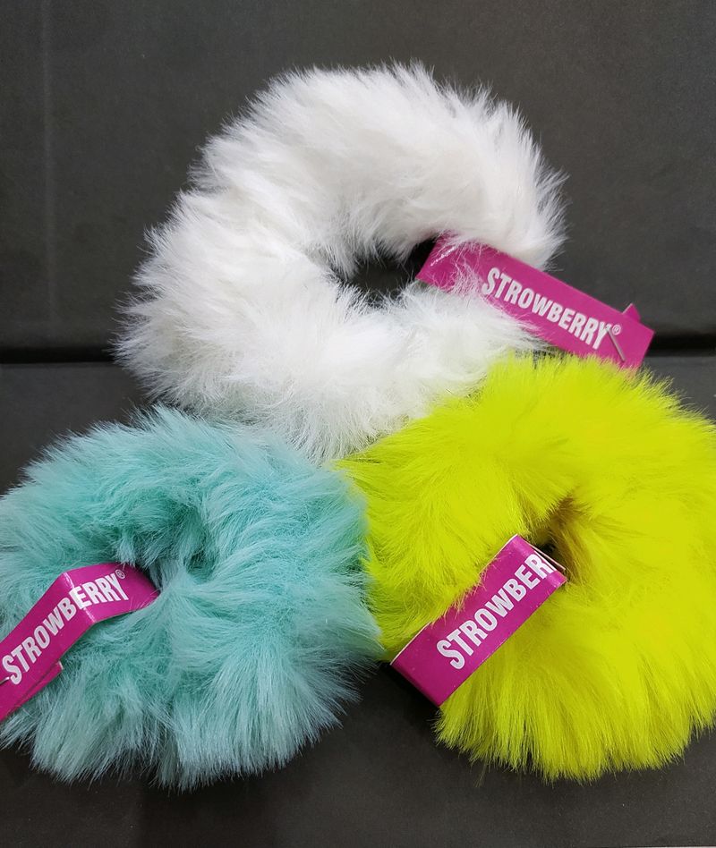 ONLOnly 1 COMBO LEFT OF FUR SCRUNCHIES @98/-