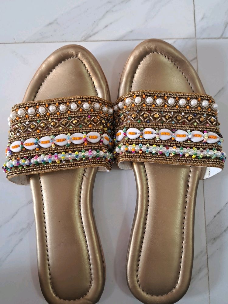 women 40-size fancy chappal