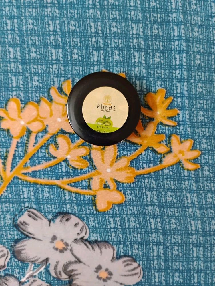 Vagad 's Khadi Herbals Kiwi Lipbalm