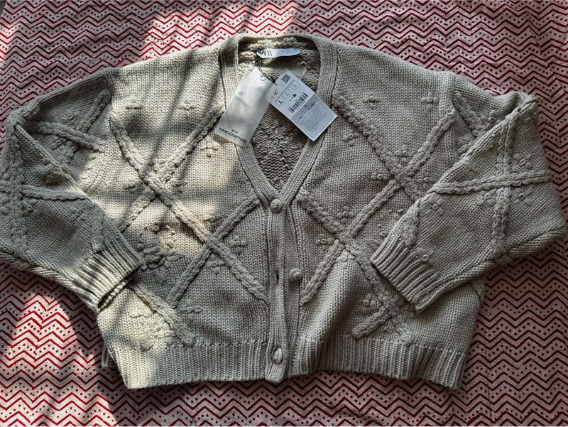 ZARA BRAND NEW SWEATER