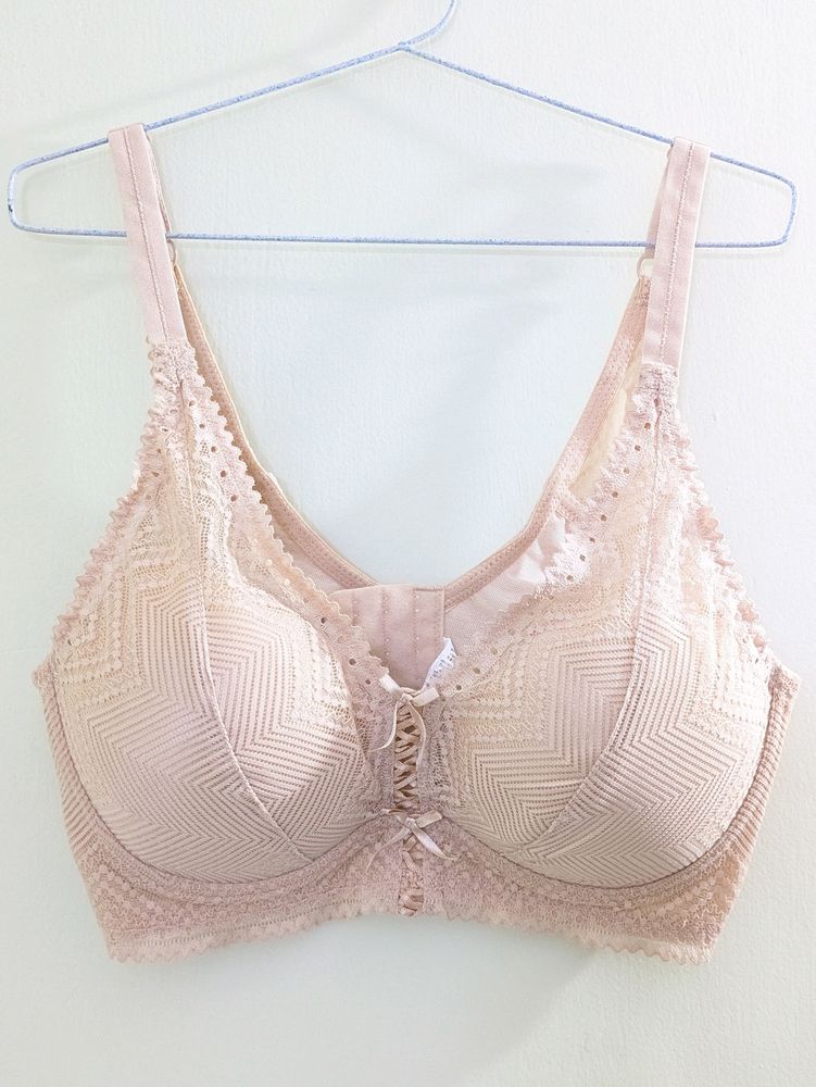 Gorgeous Laced Bra. Great Quality!