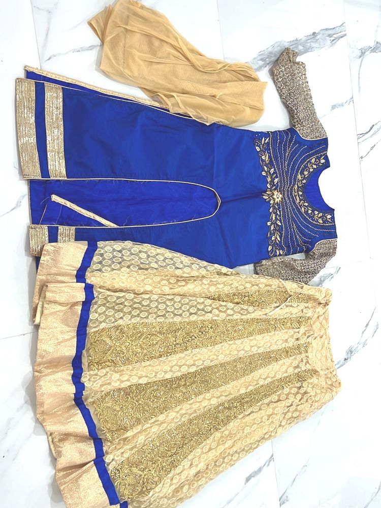 Set With Skirt