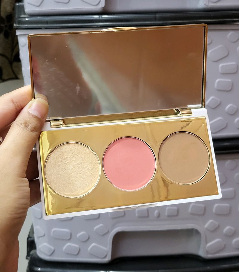 Myglamm Chisel It 3 In 1 Highlighter+Blush Palette