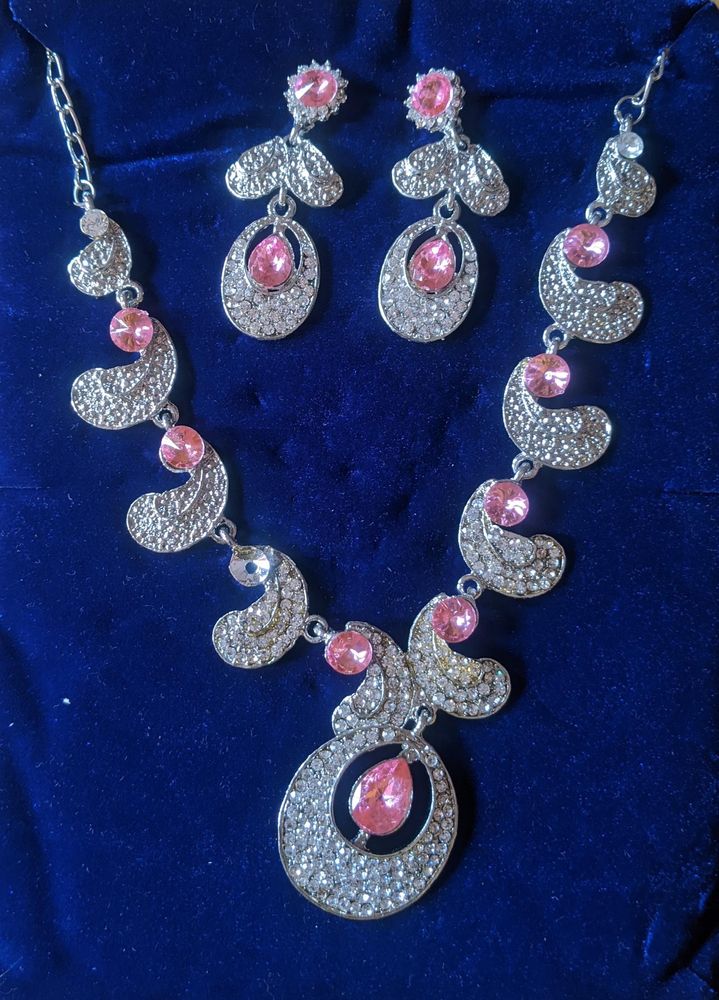 White And Pink Stone Necklace Set