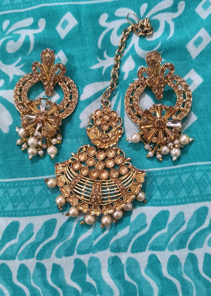 Golden Earrings With Mang teeka