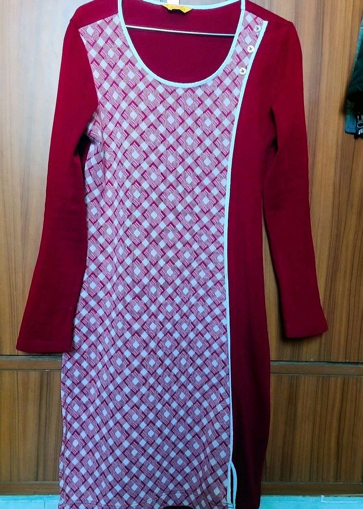 WOMEN AURELIA WOOLEN STRAIGHT KURTA