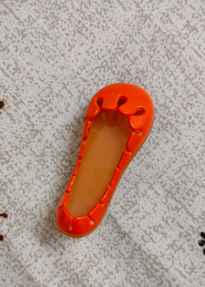 Sandal Shaped Stylish Hair Clip/Makeup Clip.