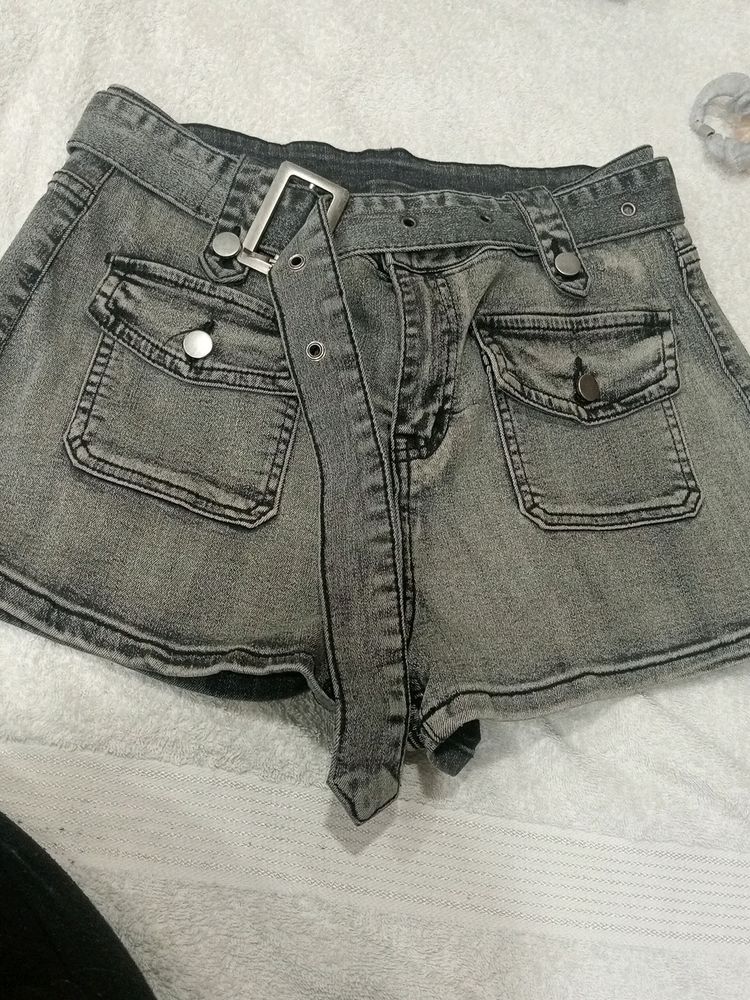 INCENSE Flared Shorts With Belt And Button Closure