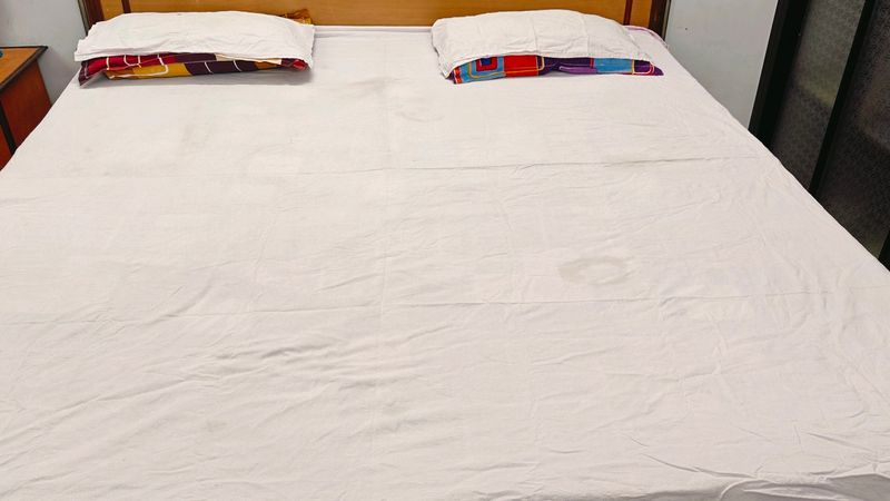 Bedsheet With Pillow covers