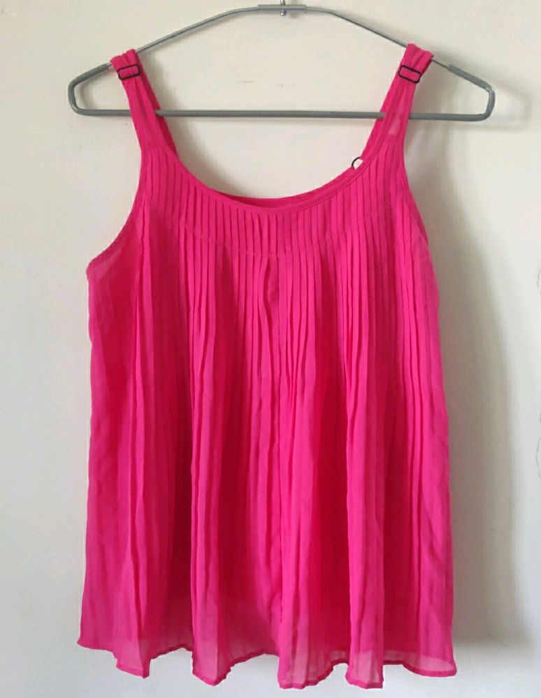 Forever 21 : Sleeveless Plated Pink Top 😍