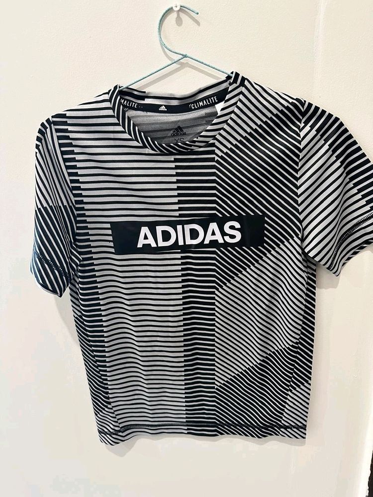 Adidas Tshirt