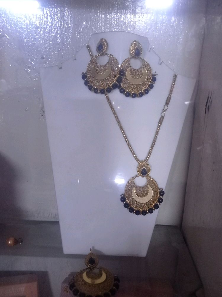 Black Jewelry With Mang Tika