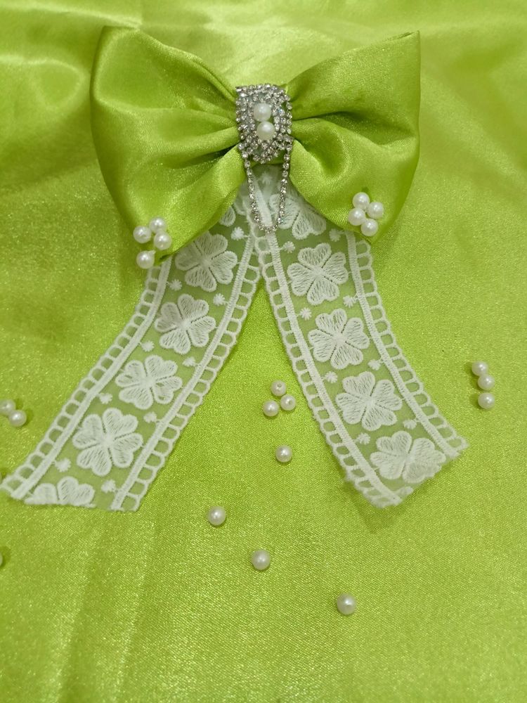 Silver Hair Bow With Pearls Attached