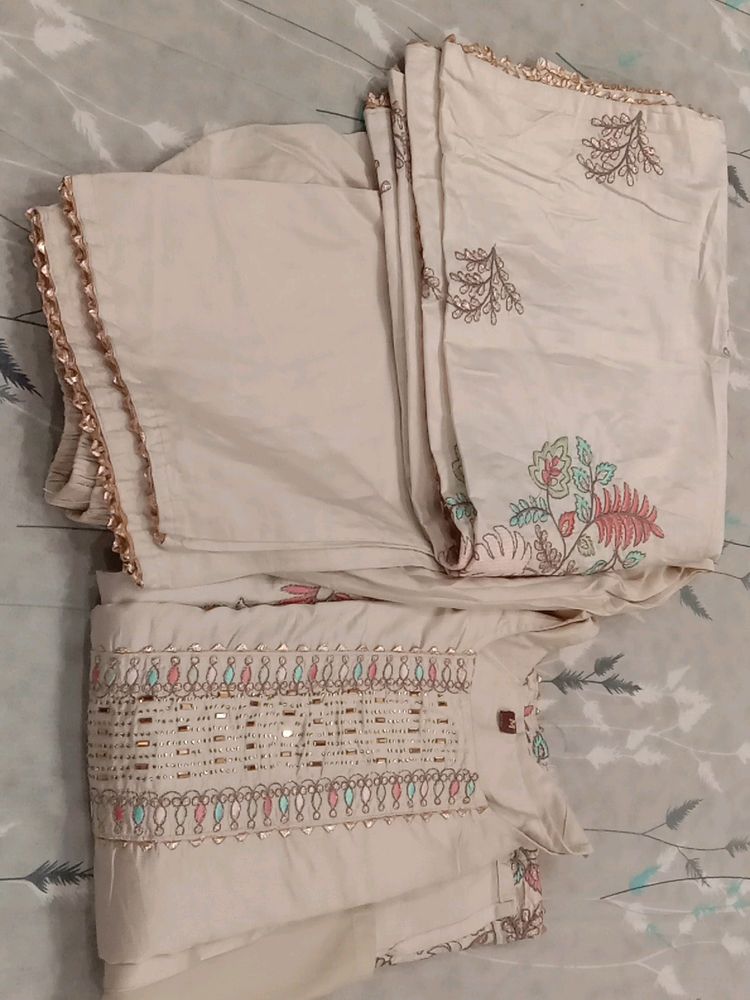 Women Kurta Set With Embroidery Dupatta