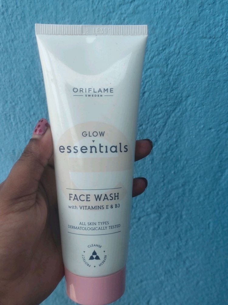 Oriflame Glow Essential Face Wash 125 Ml