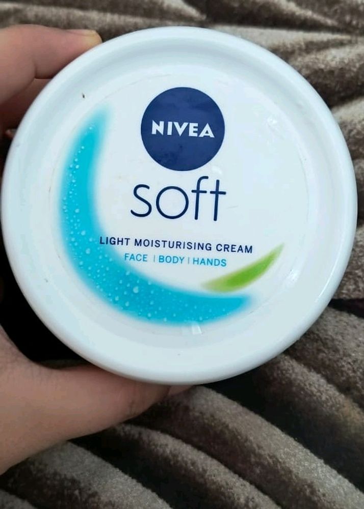 Nivea Light Moisturising Cream