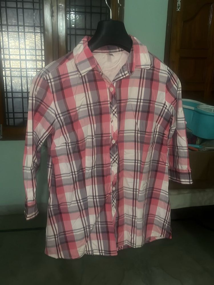 A pink white lining shirt