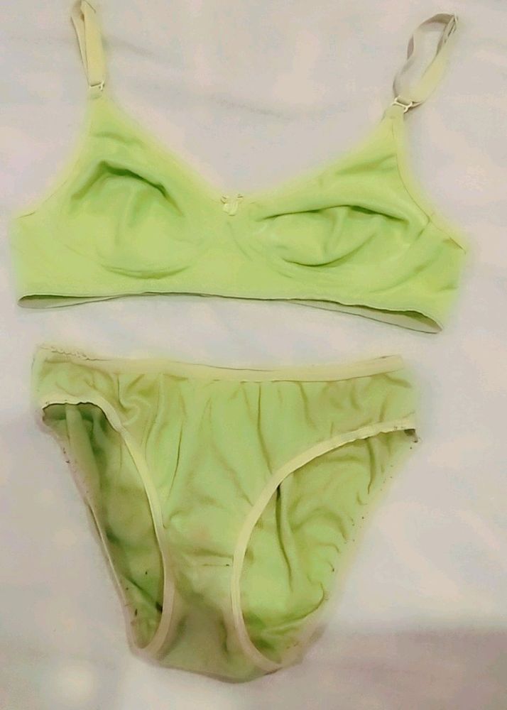 3 PAIR OF BRA & PANTY, 2 HANDKERCHIEF FREE