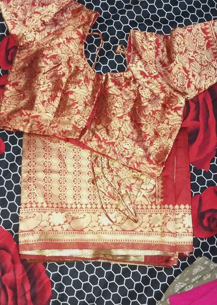 Banarsi Silk Saree With Stitch Blouse