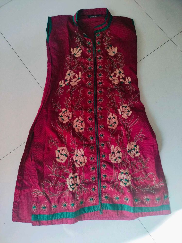 Sleeveless Embroidery Kurti