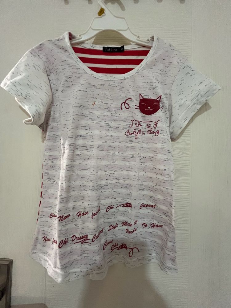 Beautiful Tshirt In Red N White Size 32