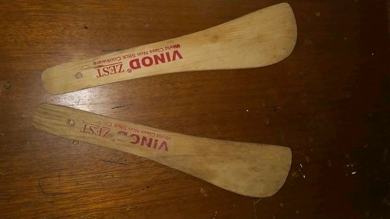 2 Wooden Spechula