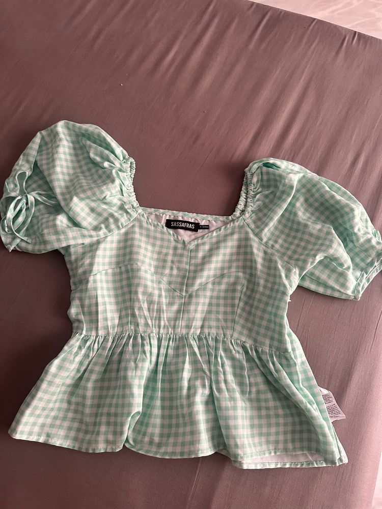 SASSFARAS green checked sweetheart neck peplum top